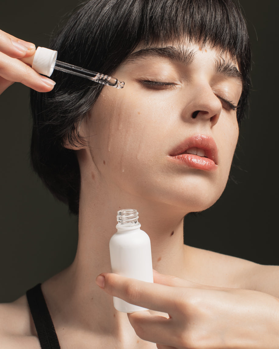 pele oleosa o que fazer, óleo mineral para pele, pele oleosa acneica, óleo de uva para pele, pele muito oleosa o que fazer, pele oleosa precisa de hidratação, óleo para a limpeza da pele, produtos para pele oleosa, óleos não comendogênicos